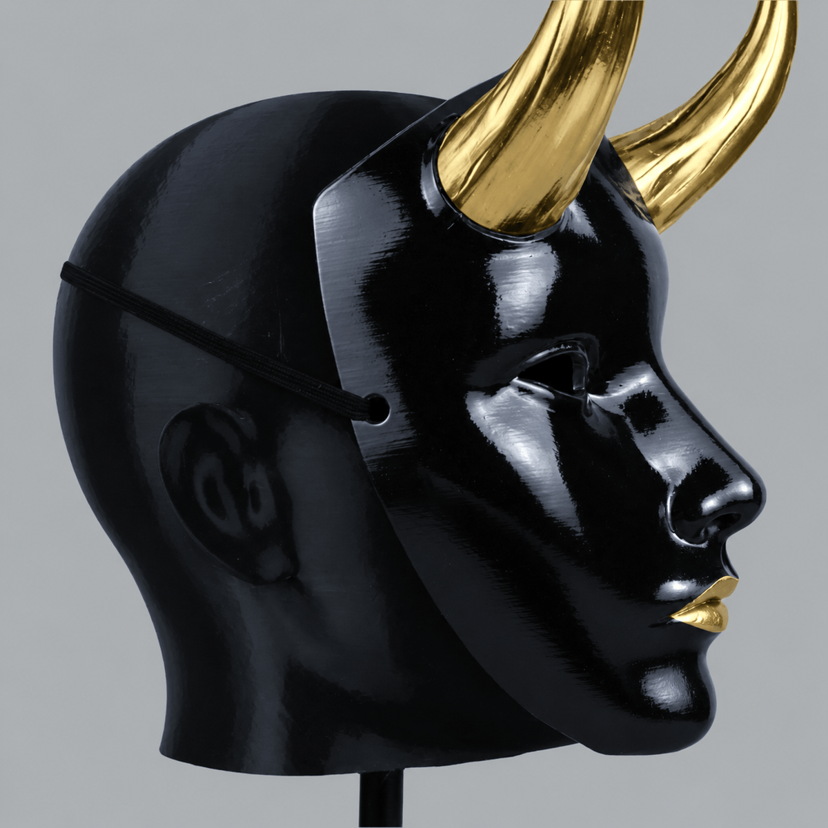 Space Armory Geisha Japanese Mask With Horn - Glossy Black/Gold Masks