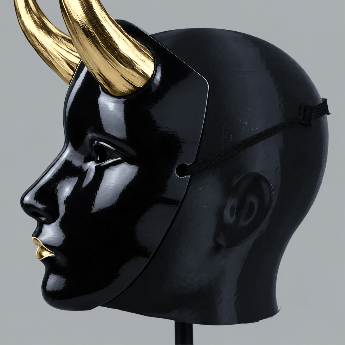 Space Armory Geisha Japanese Mask With Horn - Glossy Black/Gold Masks